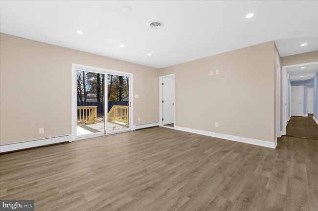 Building Photo - 7643 Paradise Beach Rd