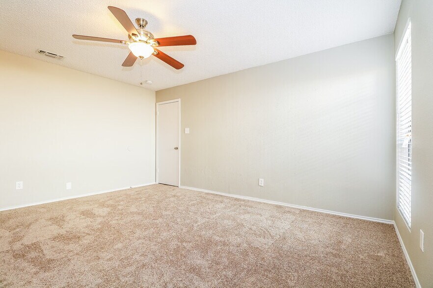 Building Photo - 908 Blue Ridge Dr