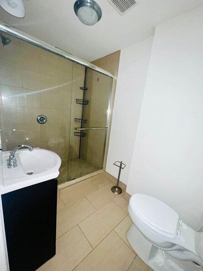 Building Photo - 308 N Laurel St