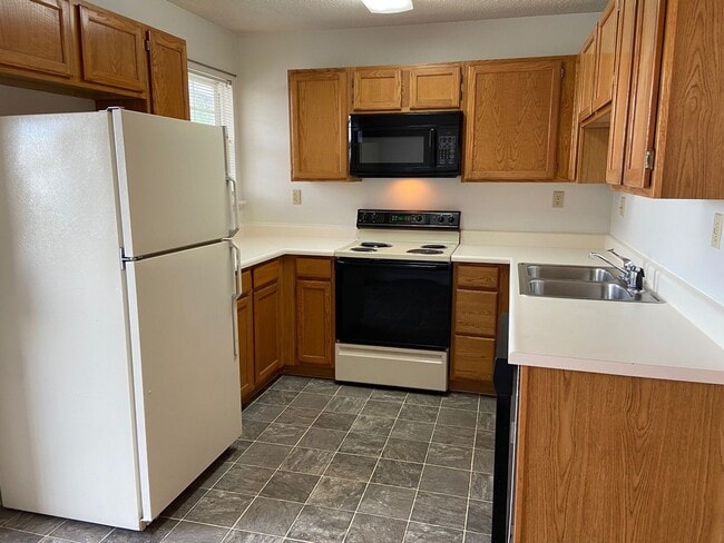 Building Photo - Condominium in FoxPointe