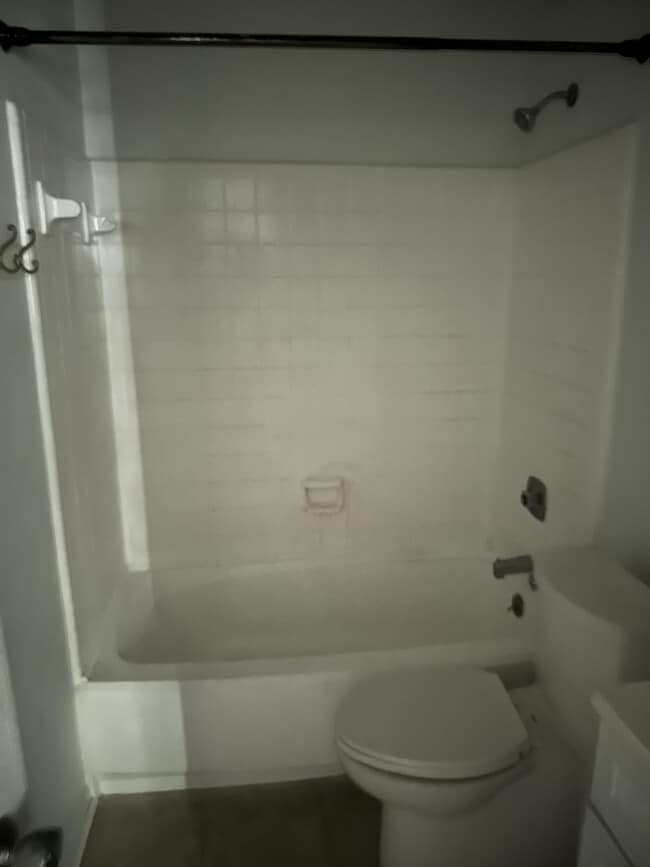 Building Photo - 2900 Heathstead Place