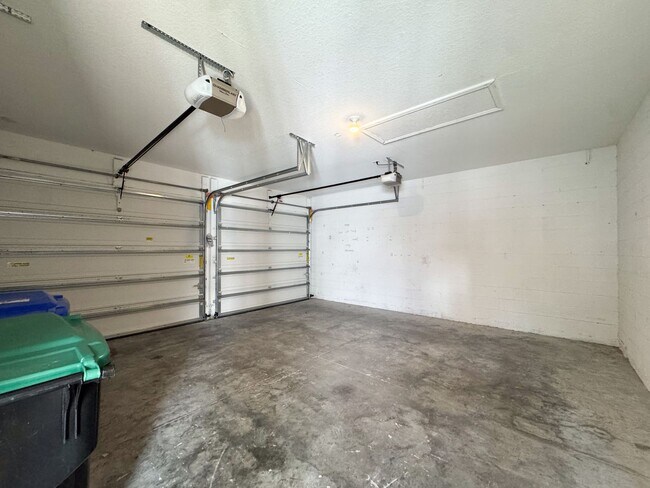 Building Photo - Windermere Landings Highly Desirable 3/2.5 Home...Beautifully Upgraded (2139 sq ft)! MUST SEE!