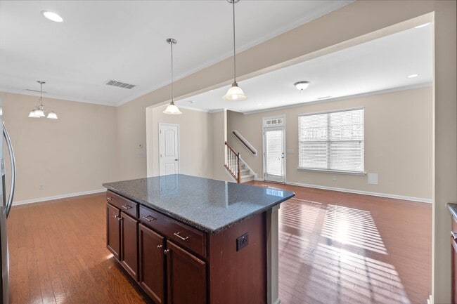 Building Photo - 3 Bedroom - Cary Townhome in Central Location!!! Close to 540 and Research Triangle Park!