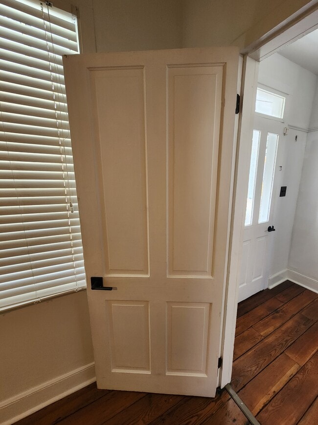 Building Photo - 237 Coming St