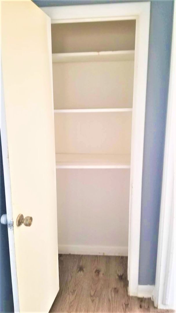 Building Photo - Handyman Special $0 First Month's Rent / “You fix, you SAVE BIG!!” Contact Mayshell for details: ...