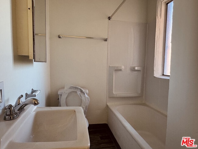 Building Photo - 920 S Hobart Blvd