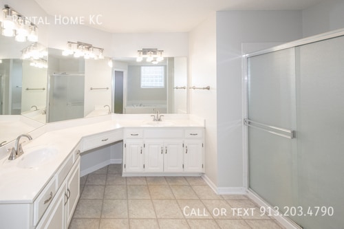 Building Photo - 9105 W 132nd Terrace