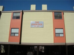 Building Photo - 908 Poplar St