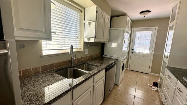 Building Photo - Spacious 5BD/2BA Home in Lakewood, CO- Available July 29th!