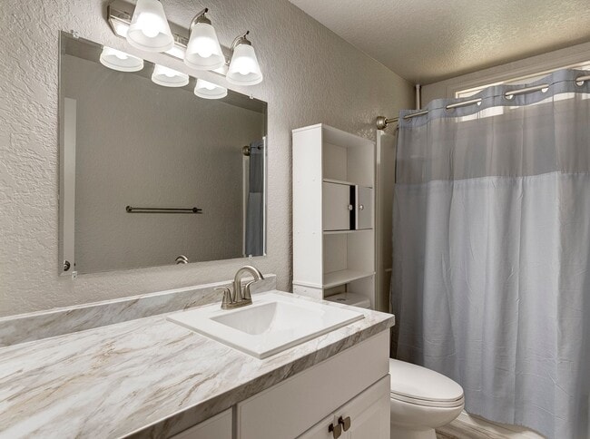 Building Photo - Recently Remodeled 2 bed 1 bath Home in Si...