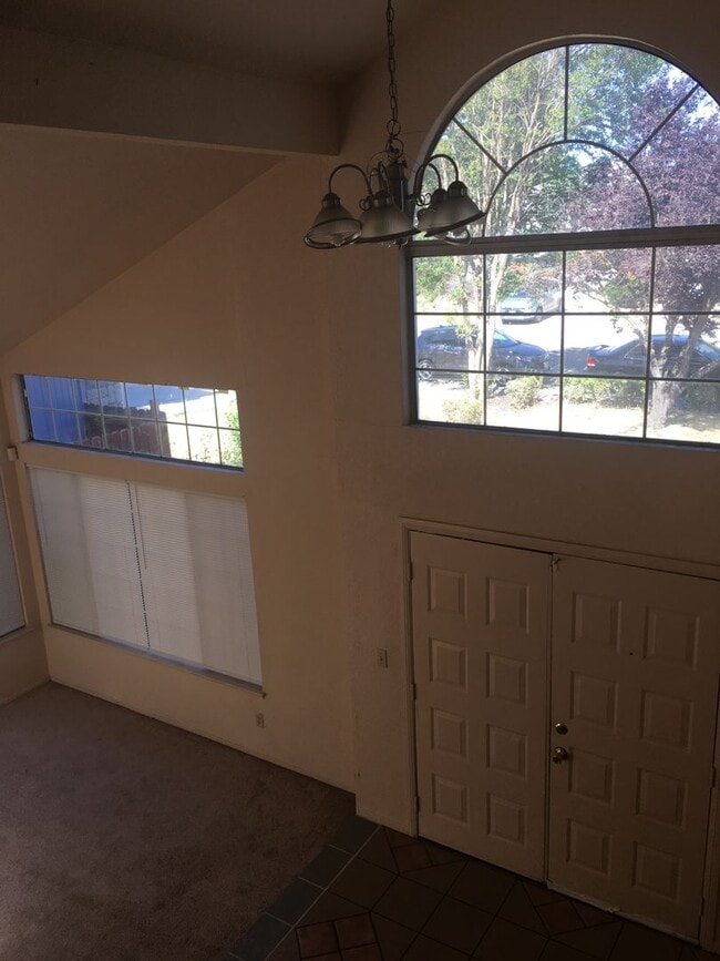 Building Photo - Spacious 2 Story Home, 1/2 Off The First Months Rent