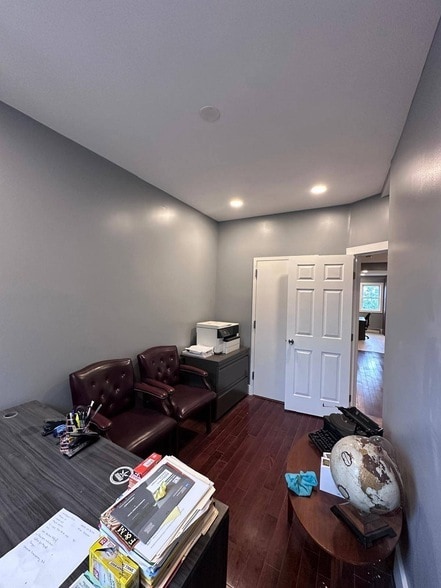 Building Photo - 387 Van Brunt St