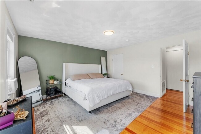 Building Photo - 49 Massasoit Ave