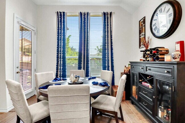 Building Photo - "Spacious 4-Bedroom Haven with 3 Full Baths in San Antonio's Charming Davis Ranch!"