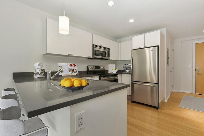 Building Photo - 2 Earhart St