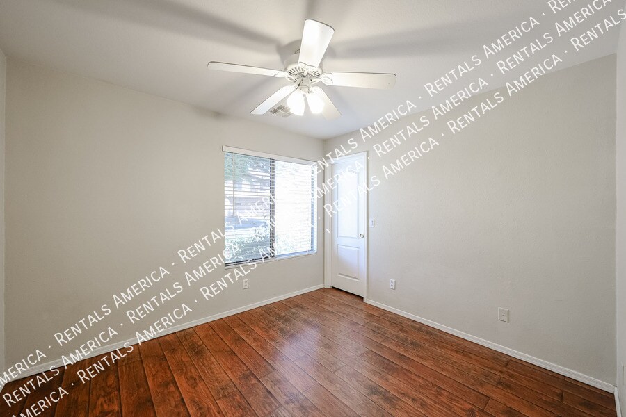 Building Photo - 1623 E Wildhorse Pl