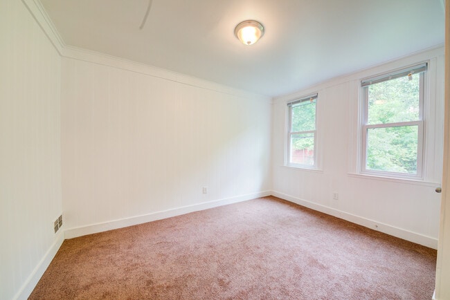 Building Photo - AVAILABLE AUGUST 2026 - RENOVATED 2+ Bedroom Home in MT. WASHINGTON!