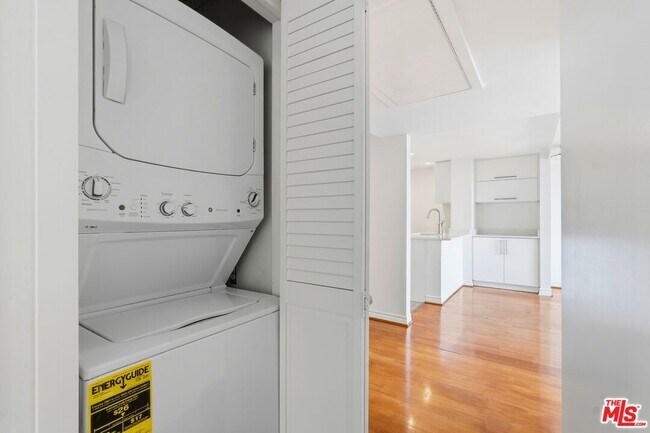 Building Photo - 10535 Wilshire Blvd