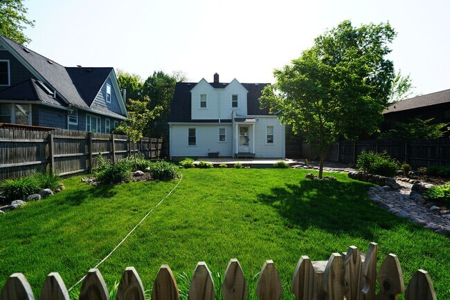 Building Photo - 626 N Hough St