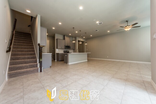 Building Photo - Adorable 3 Bedroom Townhouse-- Coming Soon!