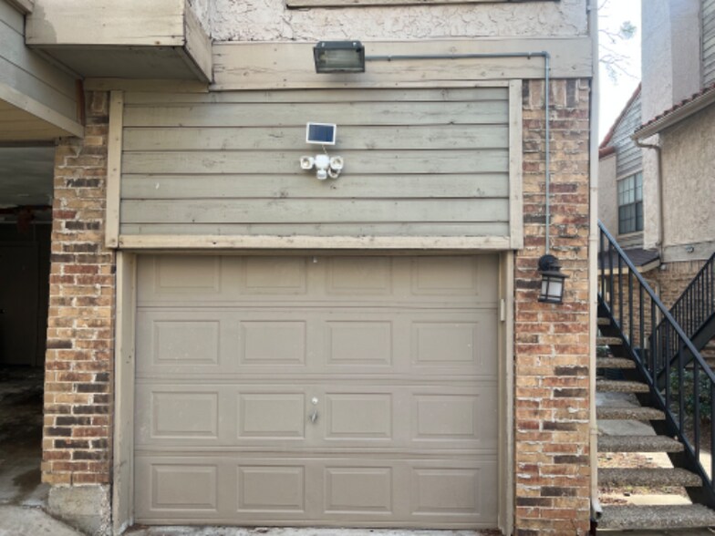 Building Photo - 6028 Stoneybrook Dr