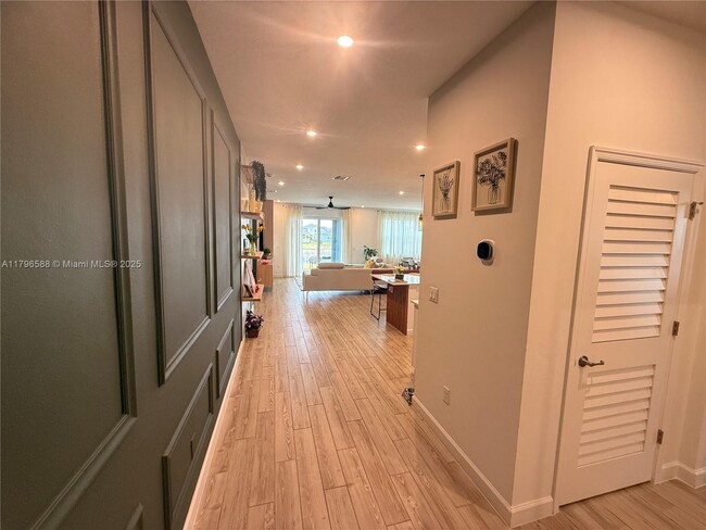 Building Photo - 10503 SW Orana Dr