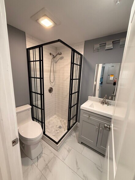 Building Photo - 337 Cambridge St