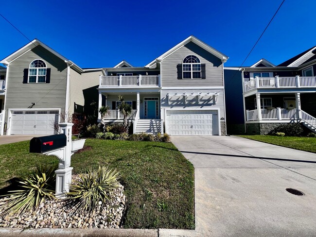 Primary Photo - Luxury Beachside Home – Steps from the Bay!