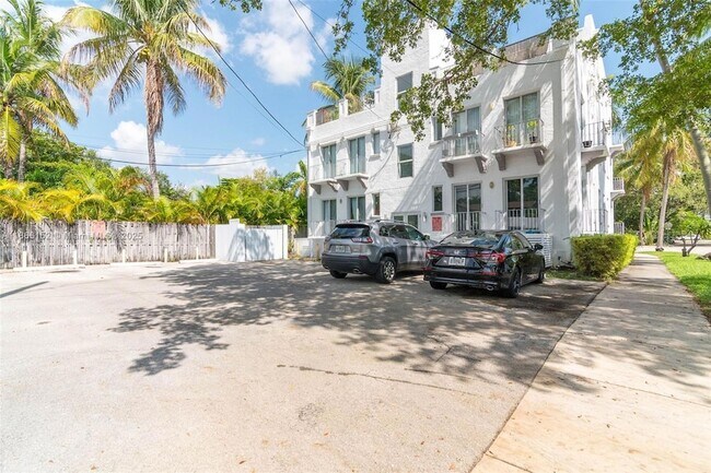 Building Photo - 694 NE 76th St