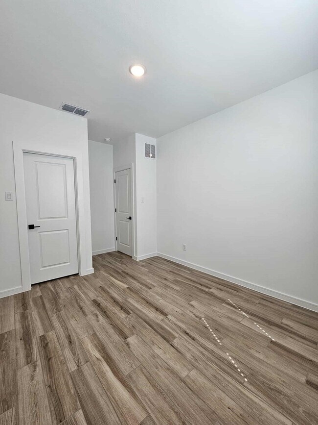 Building Photo - 8411 Bay Rdg Cir