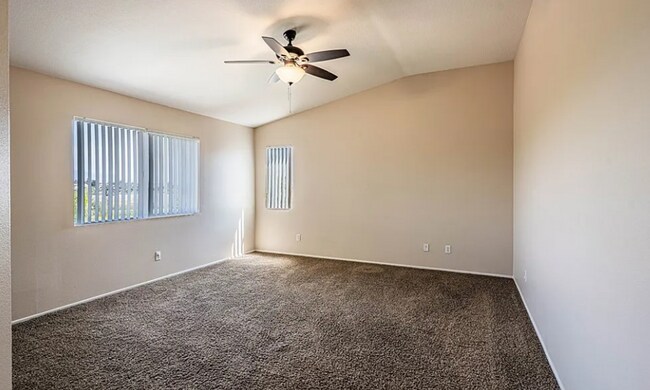 Building Photo - Gorgeous Four Bedroom Three Bathroom Home in Winchester