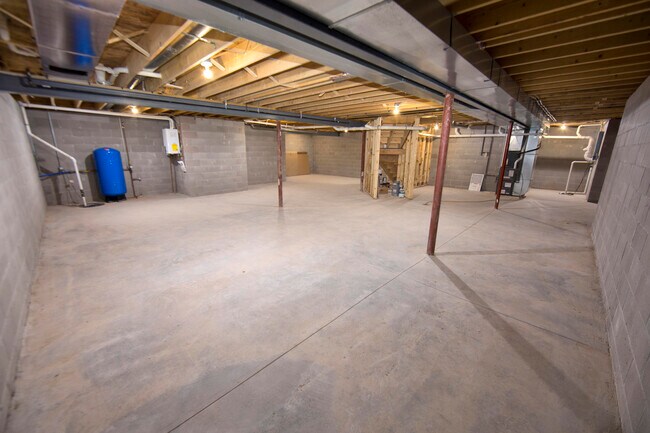 Building Photo - 1255 Westwood Dr