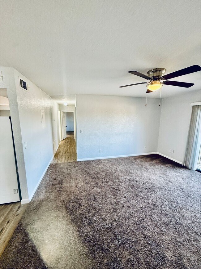 Building Photo - Low-Maintenance 2 Bedroom Condo with Modern Comforts