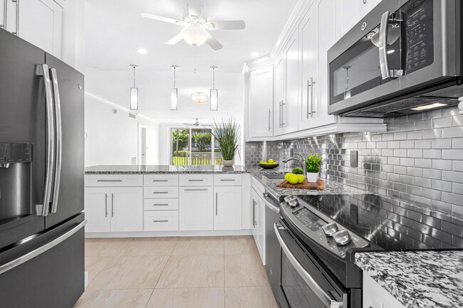 Primary Photo - 2720 S Ocean Blvd