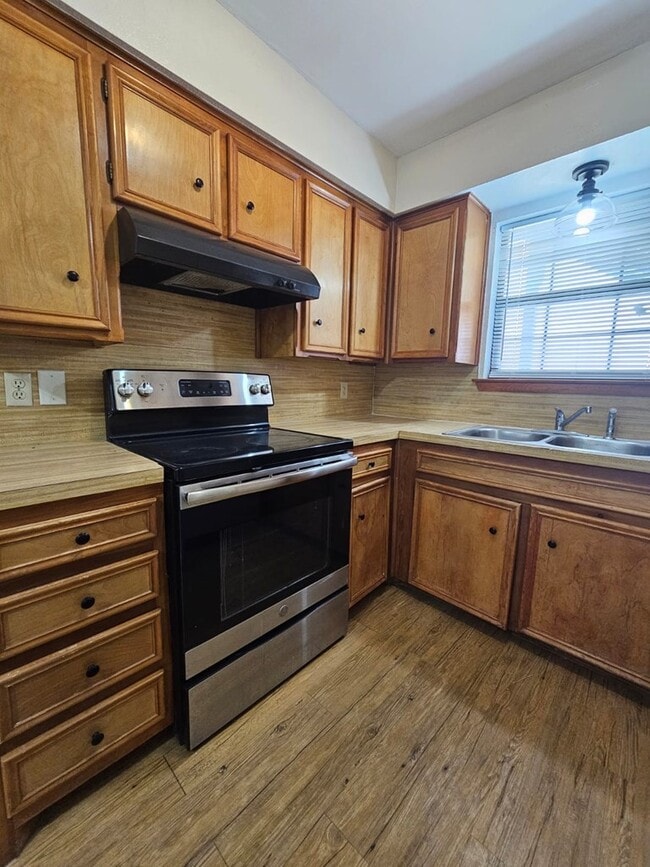 Building Photo - 402 SE 6th St