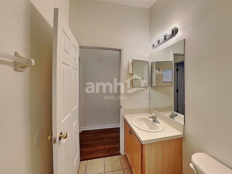 Building Photo - 2248 Roanoke Springs Dr