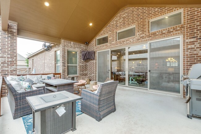Building Photo - BEAUTIFUL 3-BEDROOM HOME IN THE ENCLAVE AT...