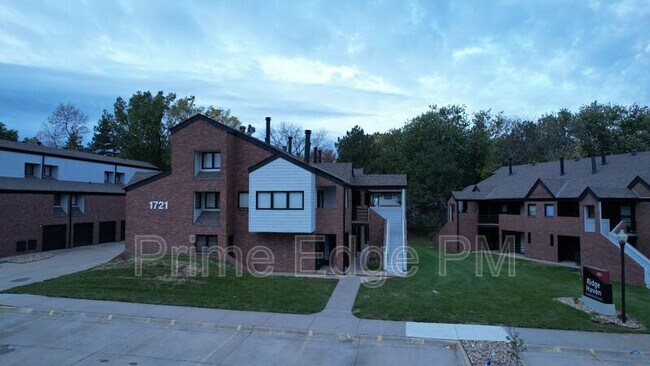 Building Photo - 1721 Ridgehaven Ct