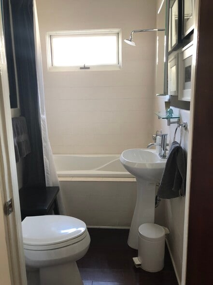 Building Photo - 1316 N Occidental Blvd