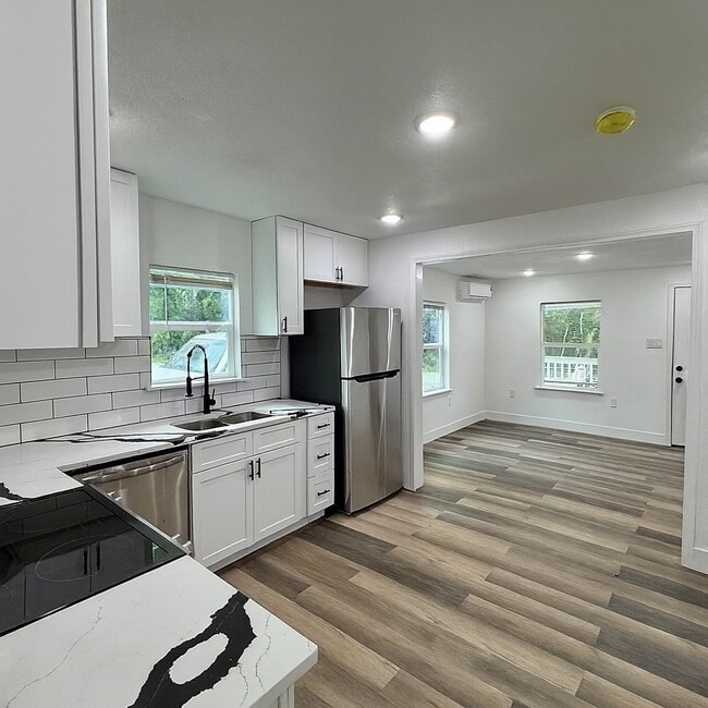 Building Photo - 1704 Dalhart St