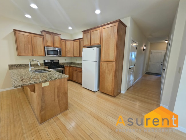 Building Photo - Adorable Jacksonville Duplex Available Soon!