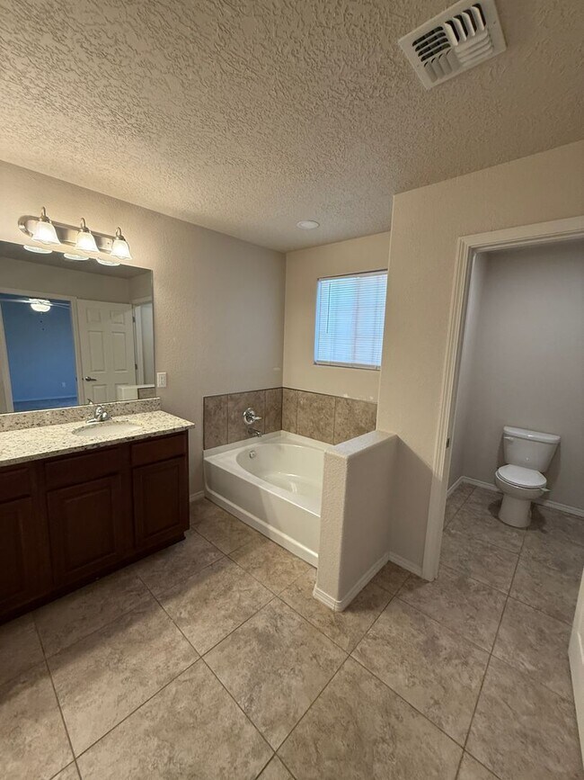 Building Photo - 966 Verdinal Ln