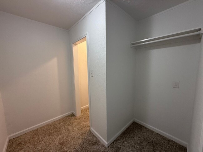 Building Photo - Newly Remolded 2 Bed 1 Bath