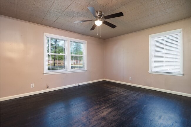 Building Photo - 4425 Harding Dr