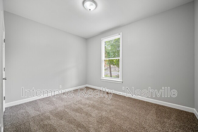 Building Photo - 1519 10th Ave N