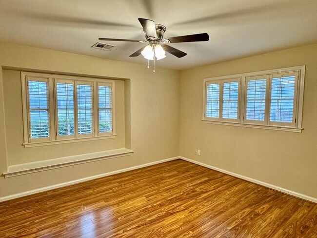 Building Photo - Gorgeous Interiors in this BONUS SPACE + 4...