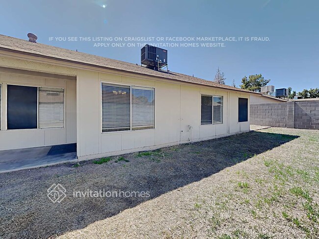 Building Photo - 8114 W Larkspur Dr