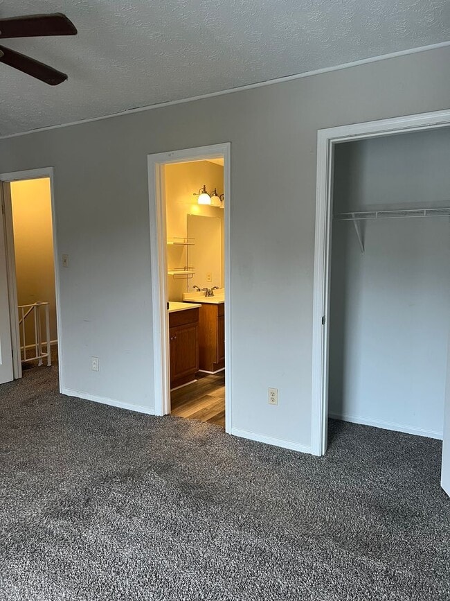 Building Photo - 365 Deputy Ln