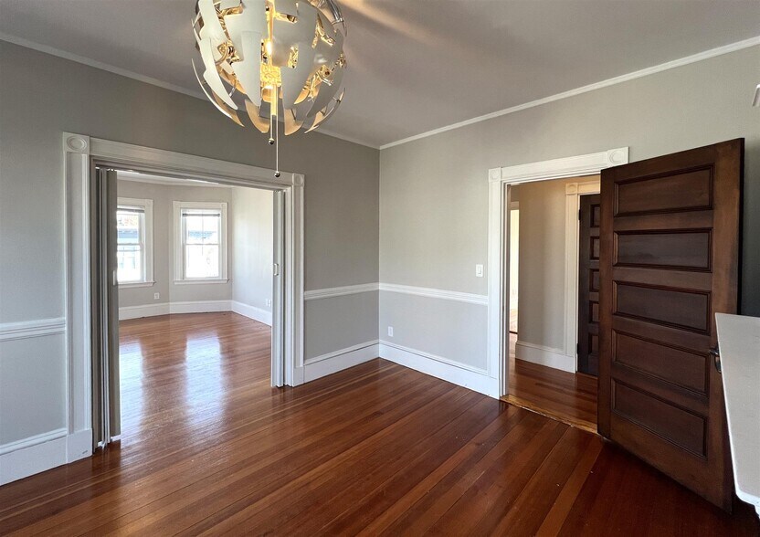 Building Photo - 107A Oxford St