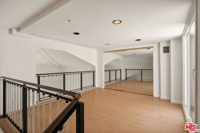 Building Photo - 923 Euclid St